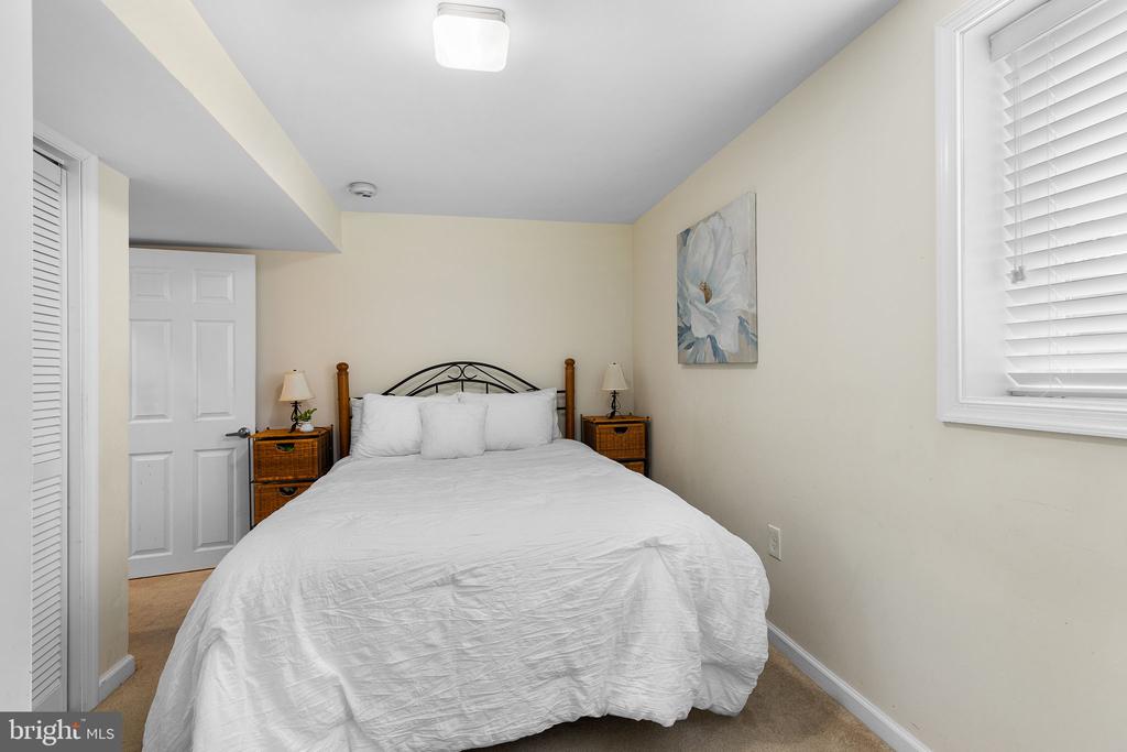 5909 RIDGE VIEW DR