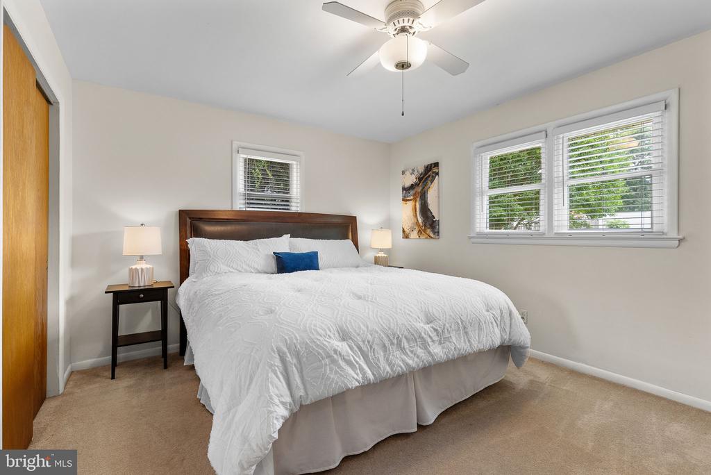 5909 RIDGE VIEW DR