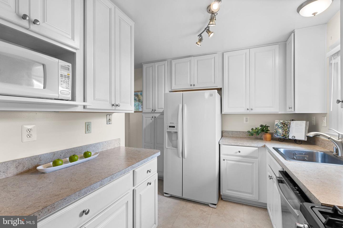 5909 RIDGE VIEW DR