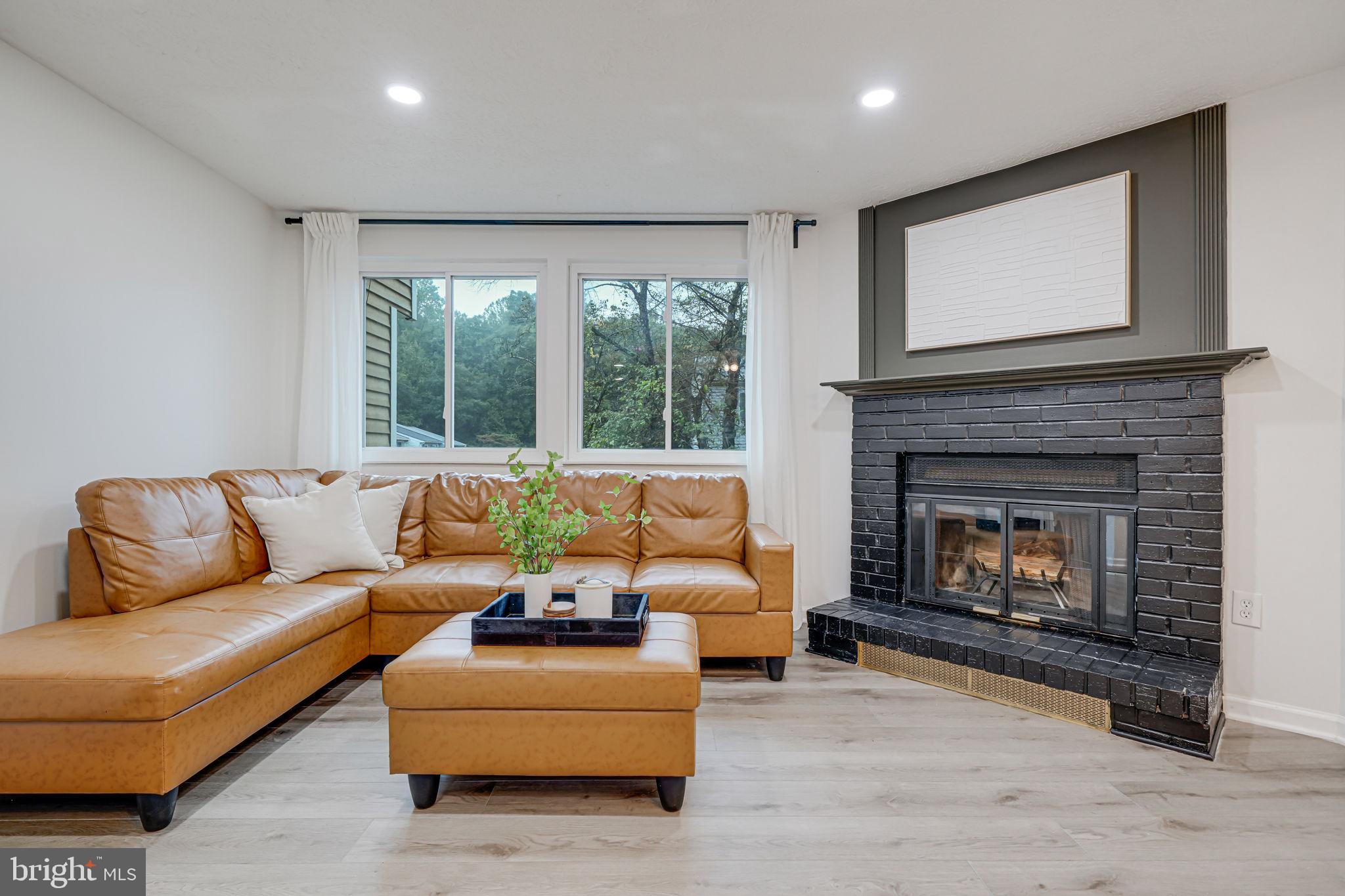 8234 Crestmont Cir