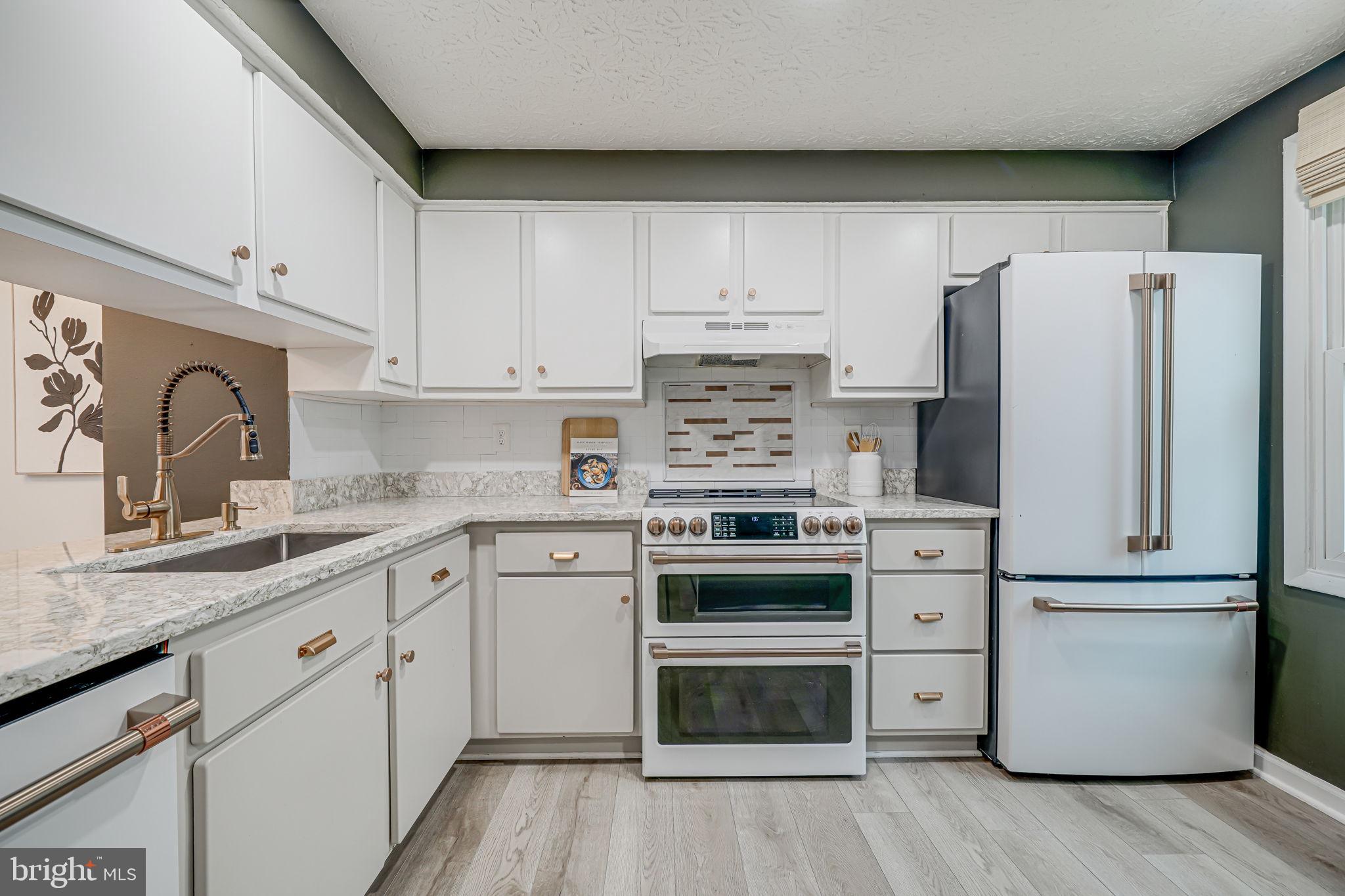 8234 Crestmont Cir