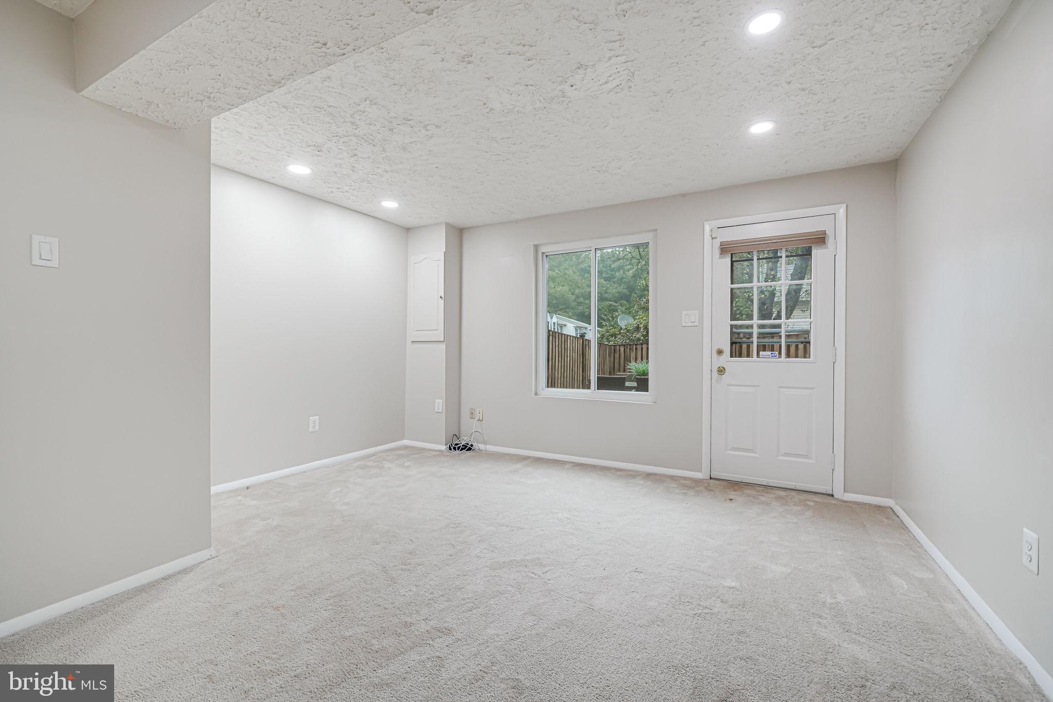 8234 Crestmont Cir