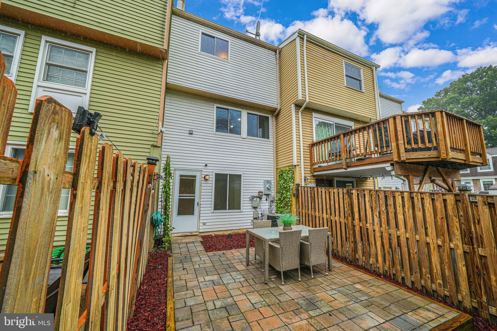 8234 Crestmont Cir