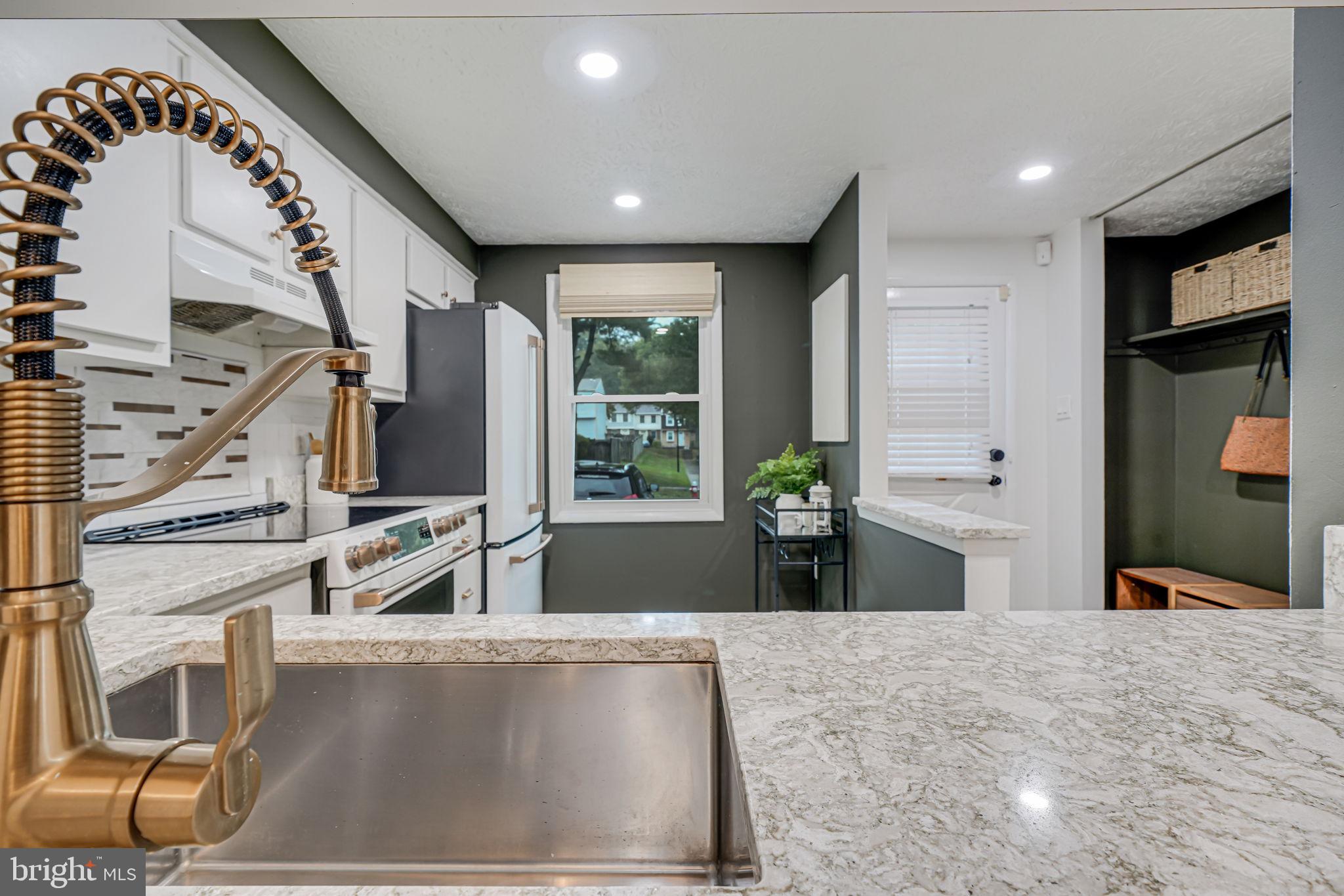 8234 Crestmont Cir
