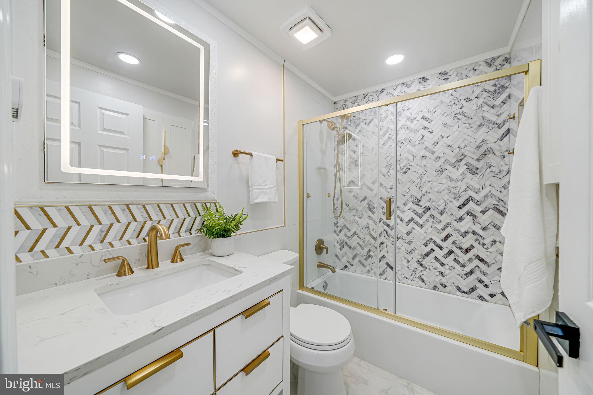 8234 Crestmont Cir
