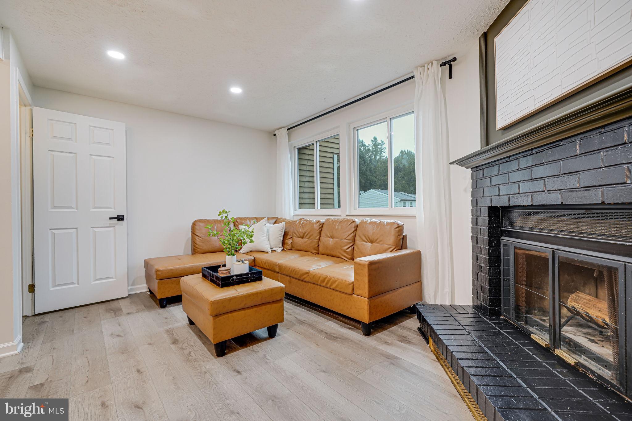 8234 Crestmont Cir