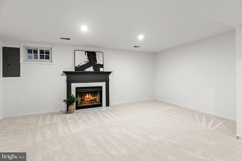 6223 WALKERS CROFT WAY