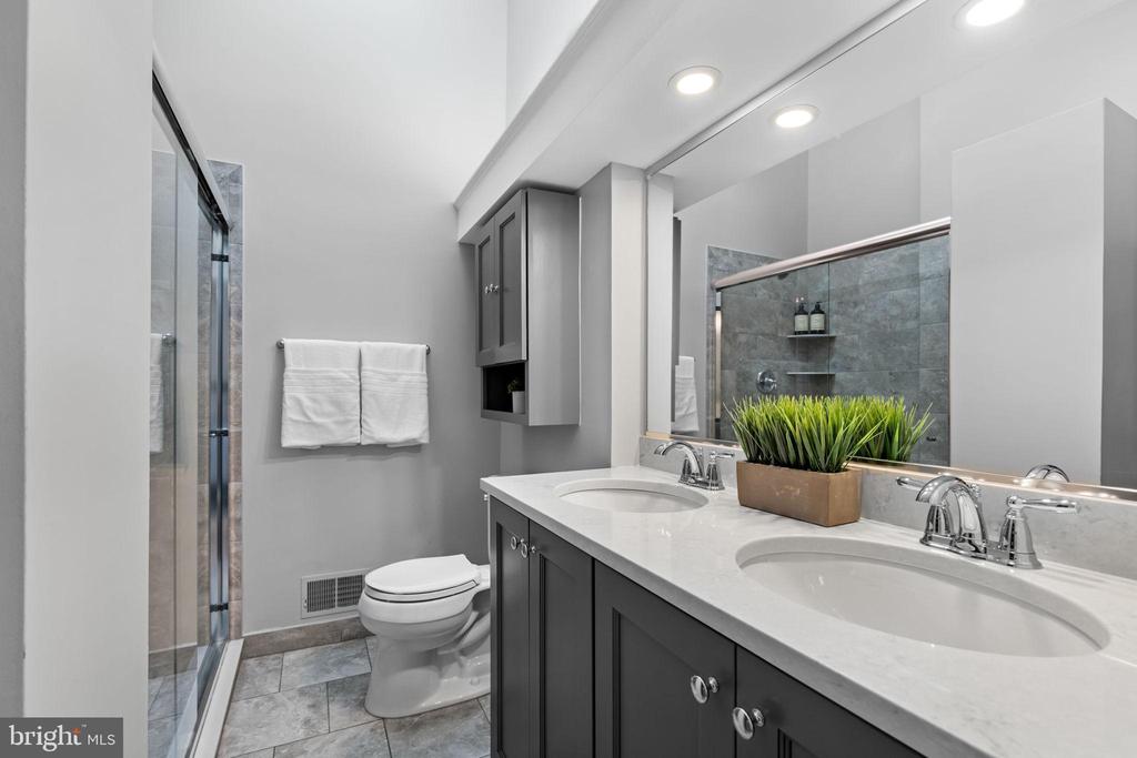 6223 WALKERS CROFT WAY