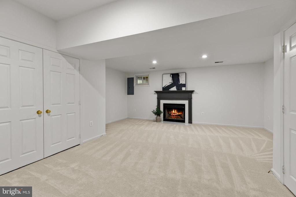 6223 WALKERS CROFT WAY
