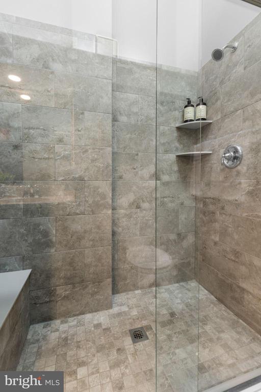 6223 WALKERS CROFT WAY