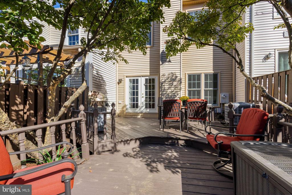 6223 WALKERS CROFT WAY