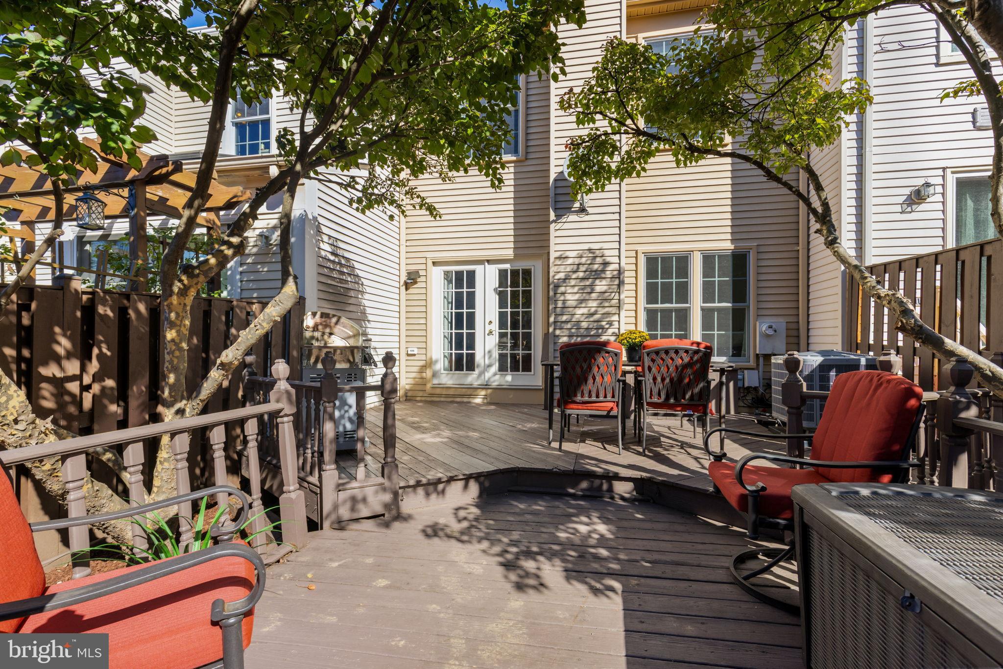 6223 WALKERS CROFT WAY