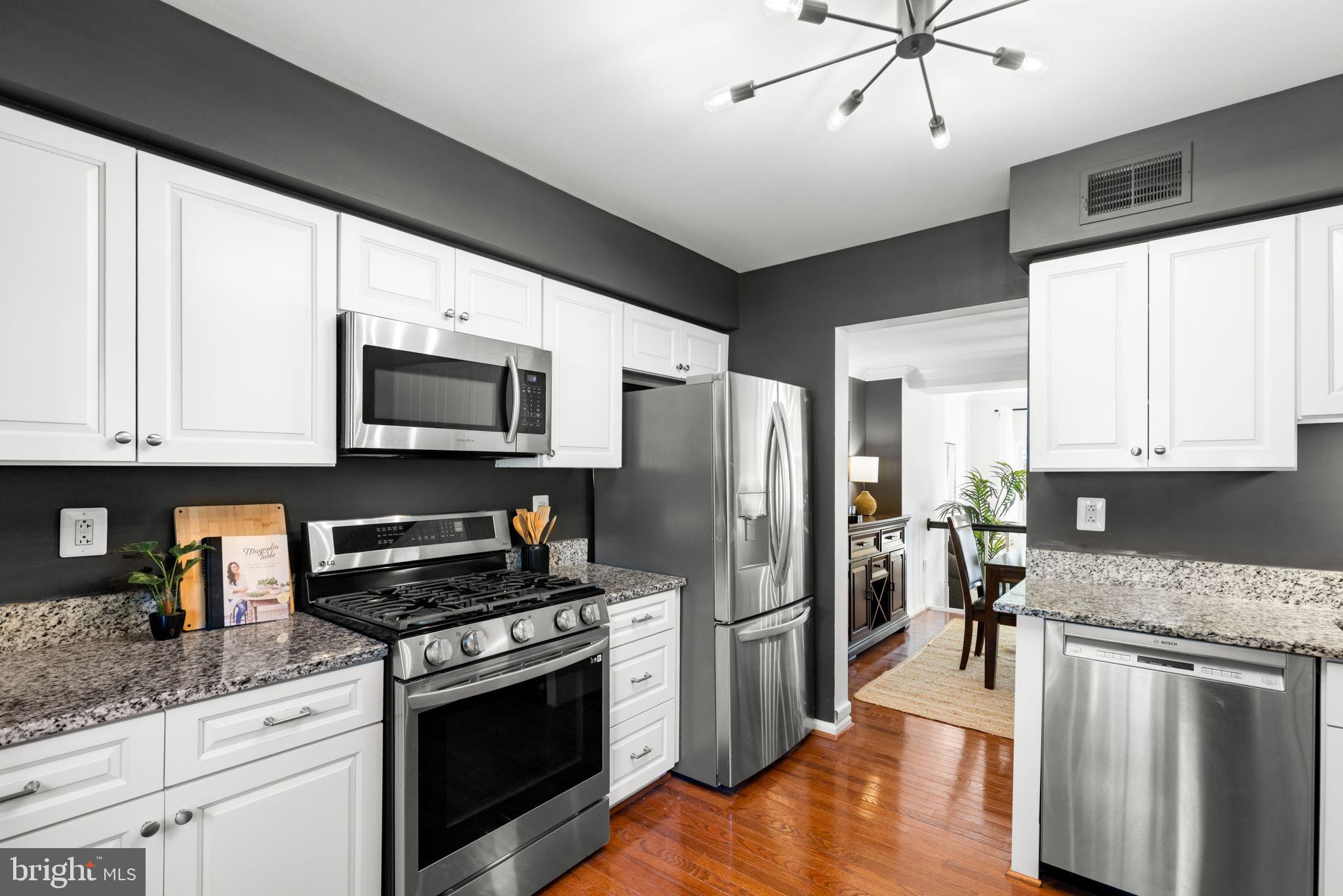 6223 WALKERS CROFT WAY