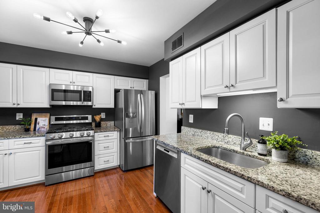 6223 WALKERS CROFT WAY