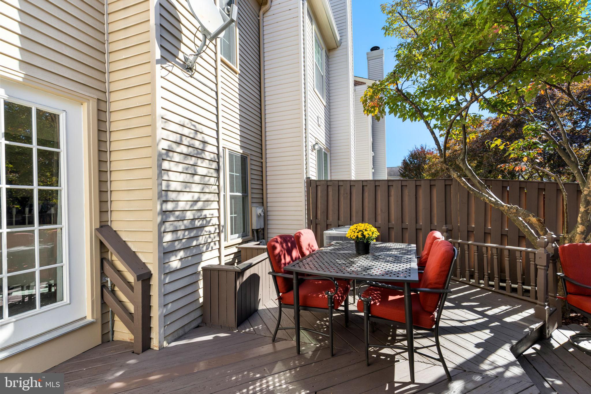 6223 WALKERS CROFT WAY