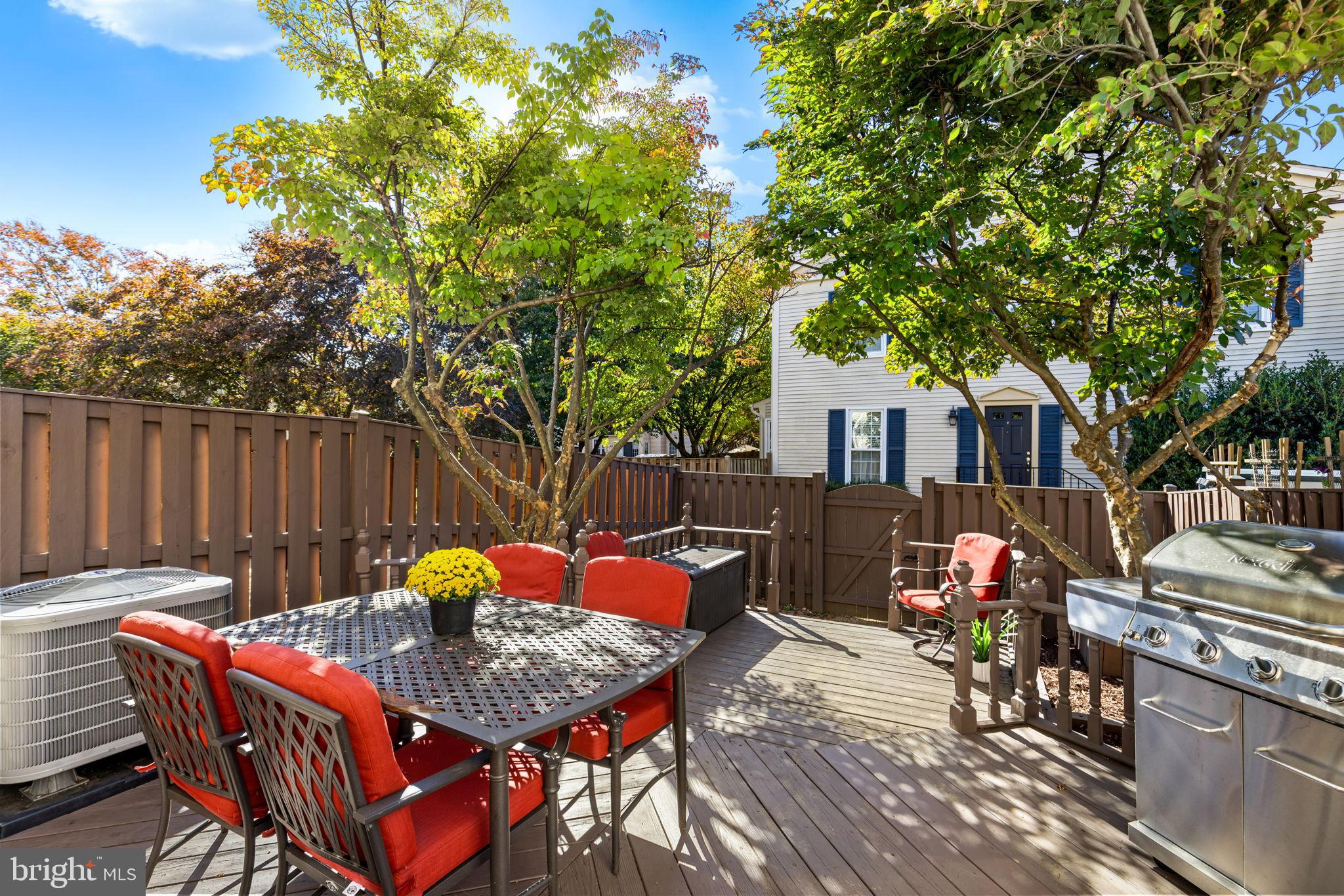 6223 WALKERS CROFT WAY