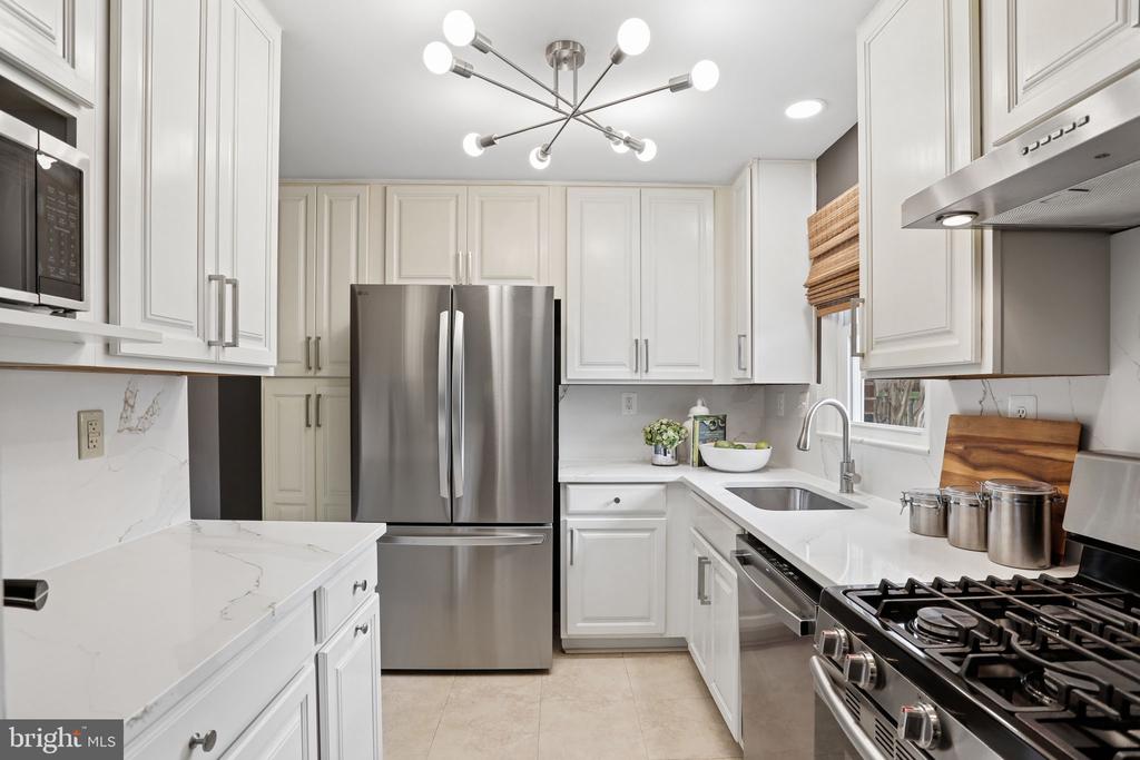 5909 RIDGE VIEW DRIVE