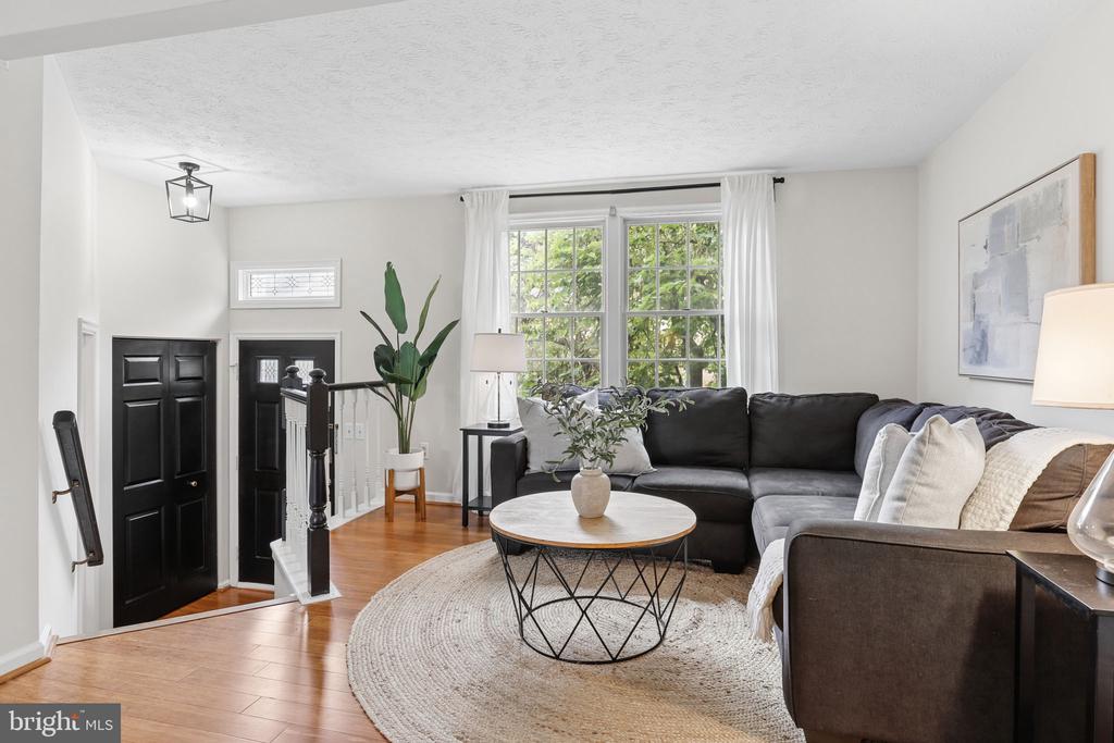 6033 HYDRANGEA DRIVE