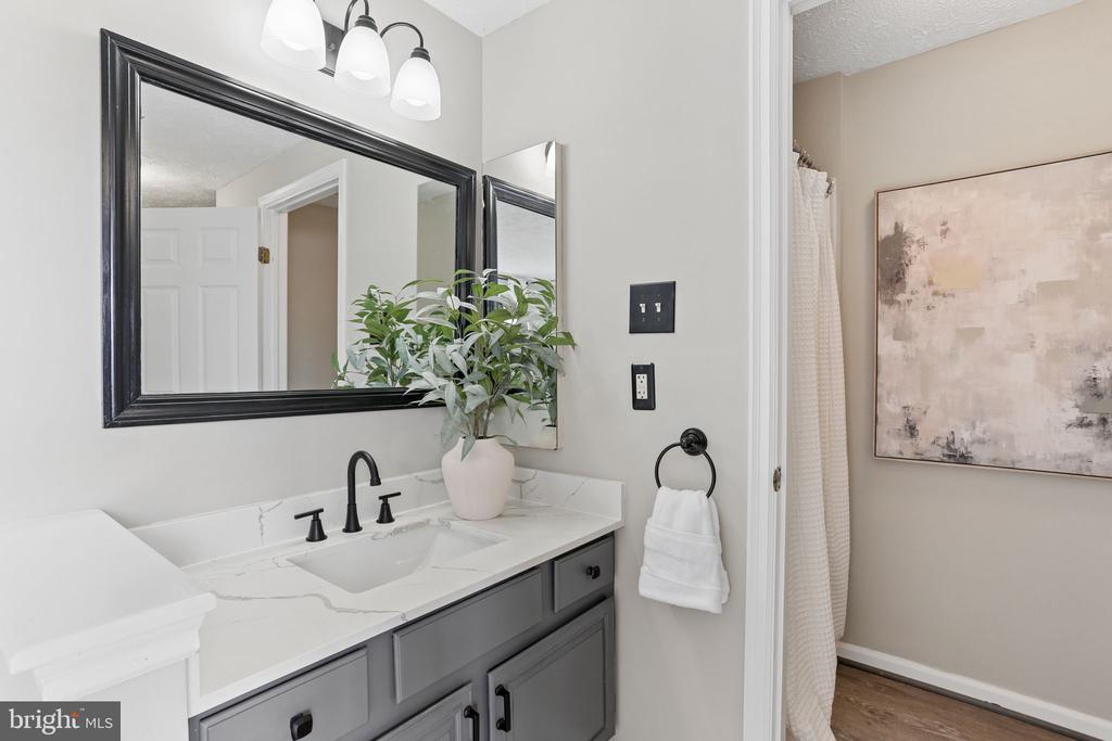 6033 HYDRANGEA DRIVE