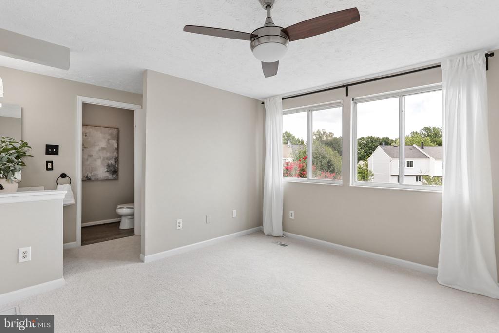 6033 HYDRANGEA DRIVE