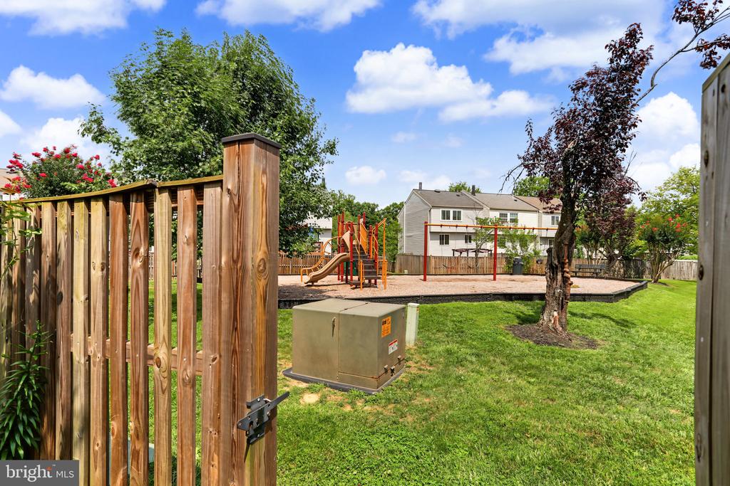 6033 HYDRANGEA DRIVE