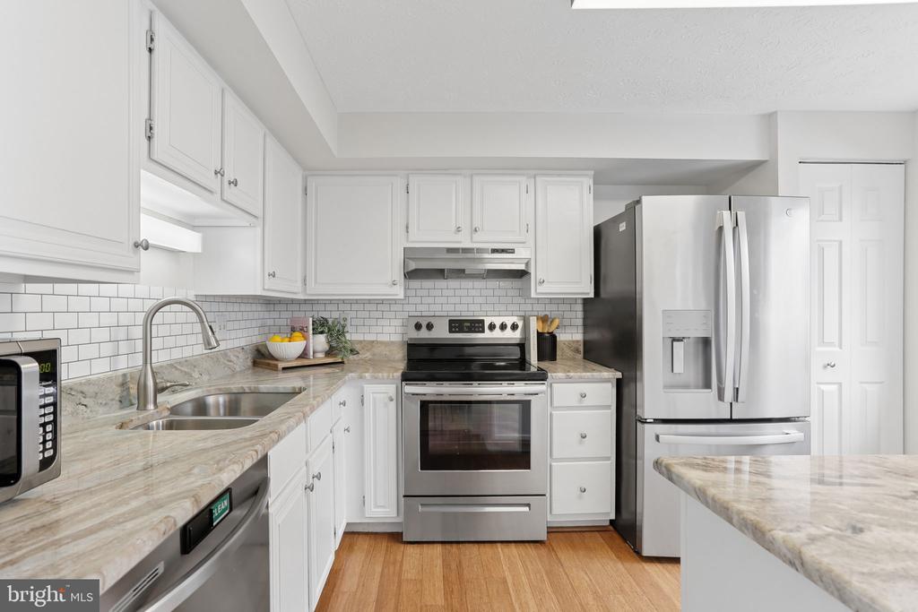 6033 HYDRANGEA DRIVE