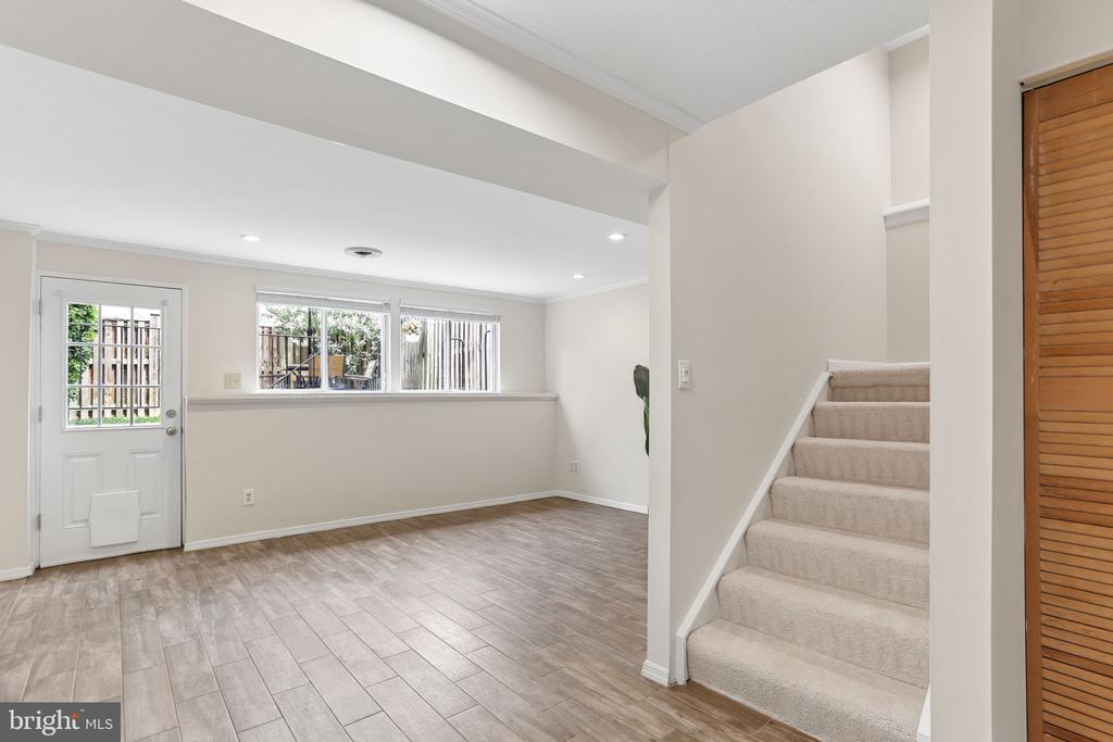 6033 HYDRANGEA DRIVE