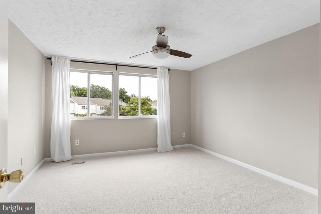 6033 HYDRANGEA DRIVE