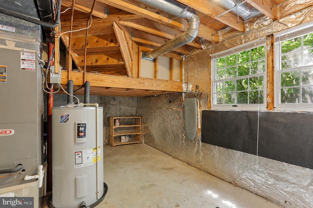 6033 HYDRANGEA DRIVE
