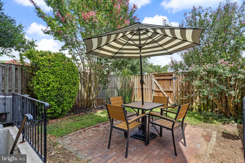 6033 HYDRANGEA DRIVE