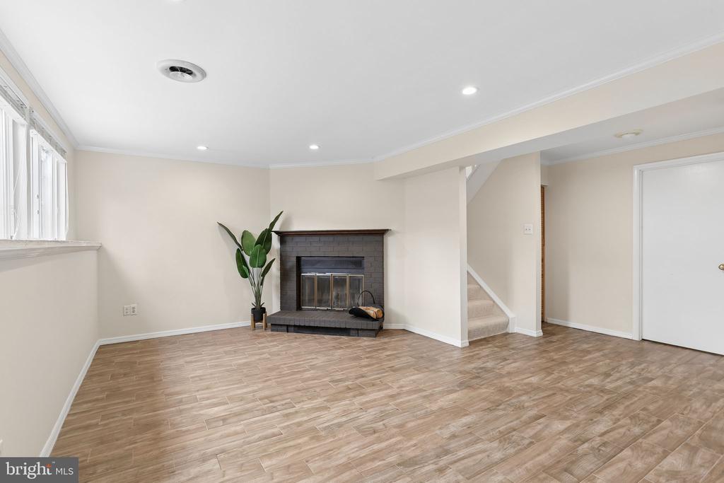 6033 HYDRANGEA DRIVE