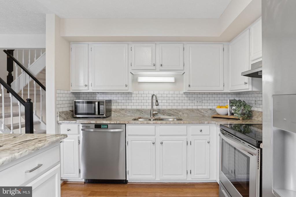 6033 HYDRANGEA DRIVE