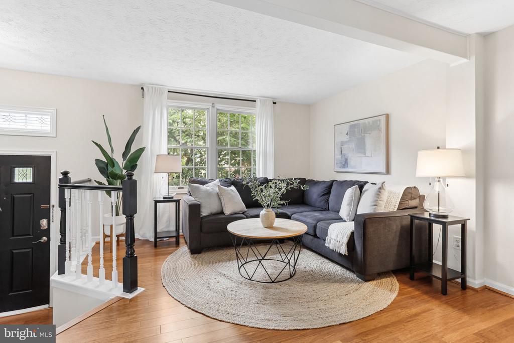 6033 HYDRANGEA DRIVE
