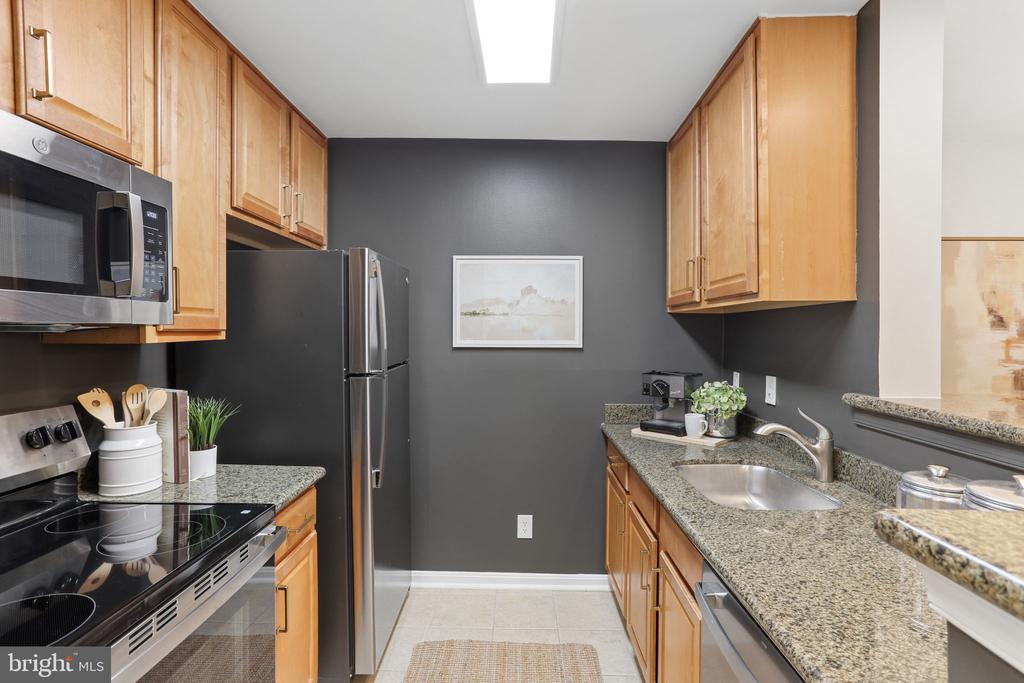 3176 SUMMIT SQUARE DRIVE Unit: 4-B5