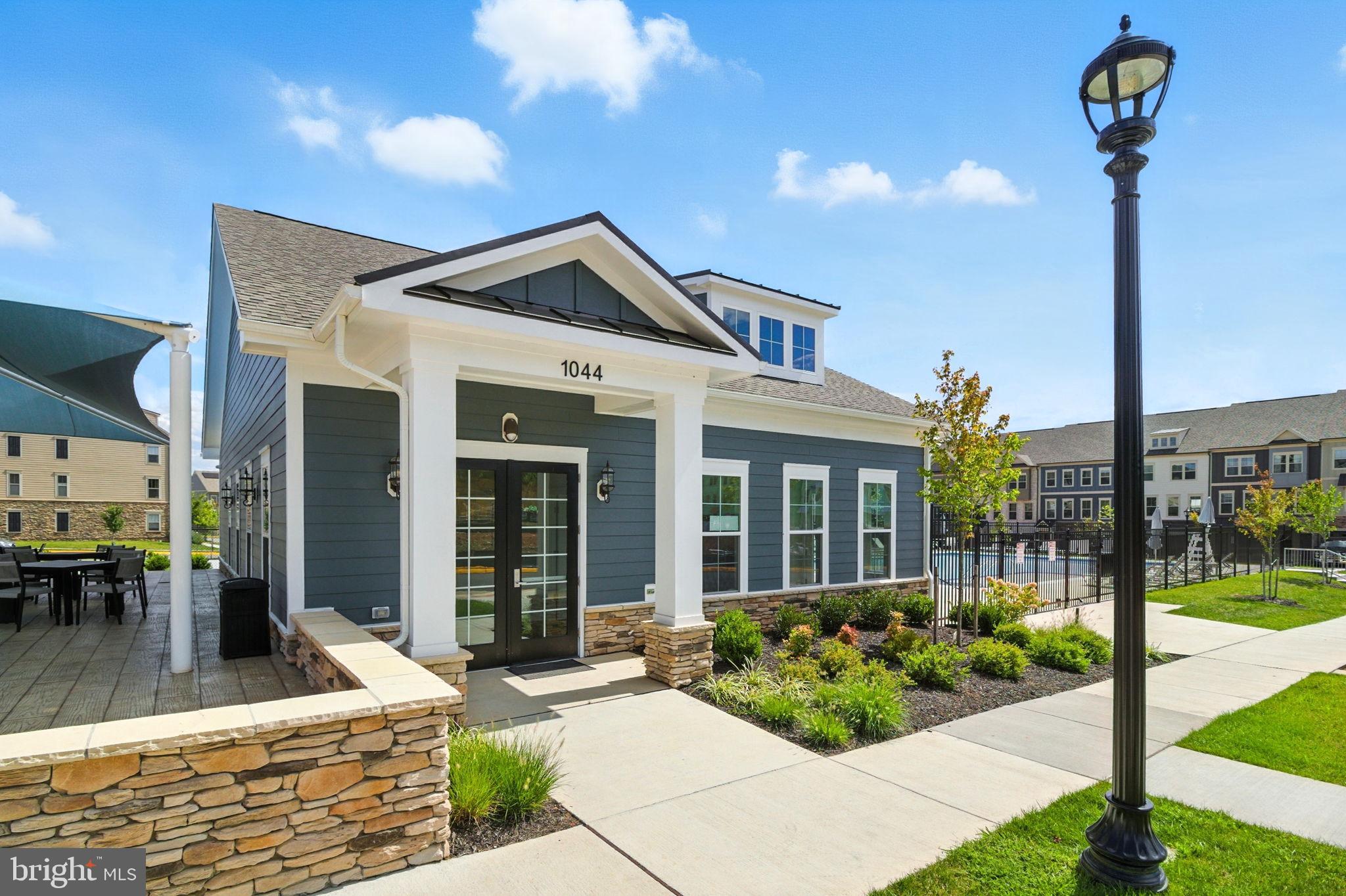 1024 MADEIRA TERRACE SE