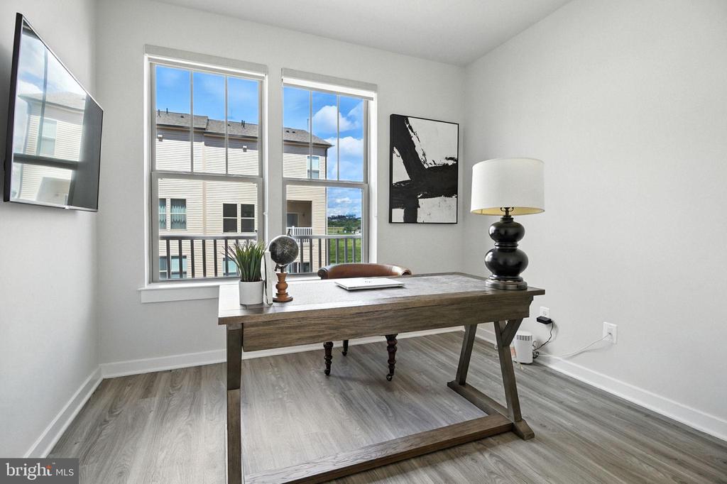 1024 MADEIRA TERRACE SE