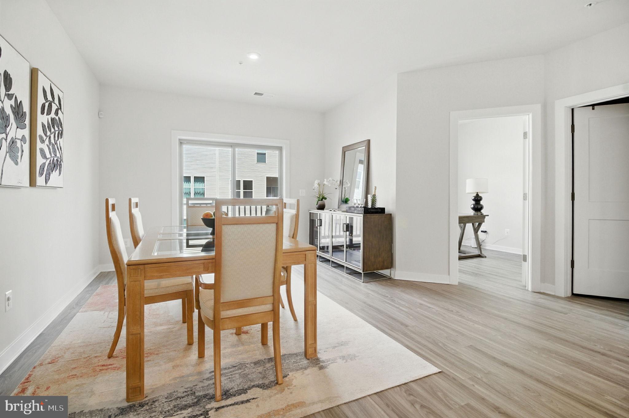 1024 MADEIRA TERRACE SE