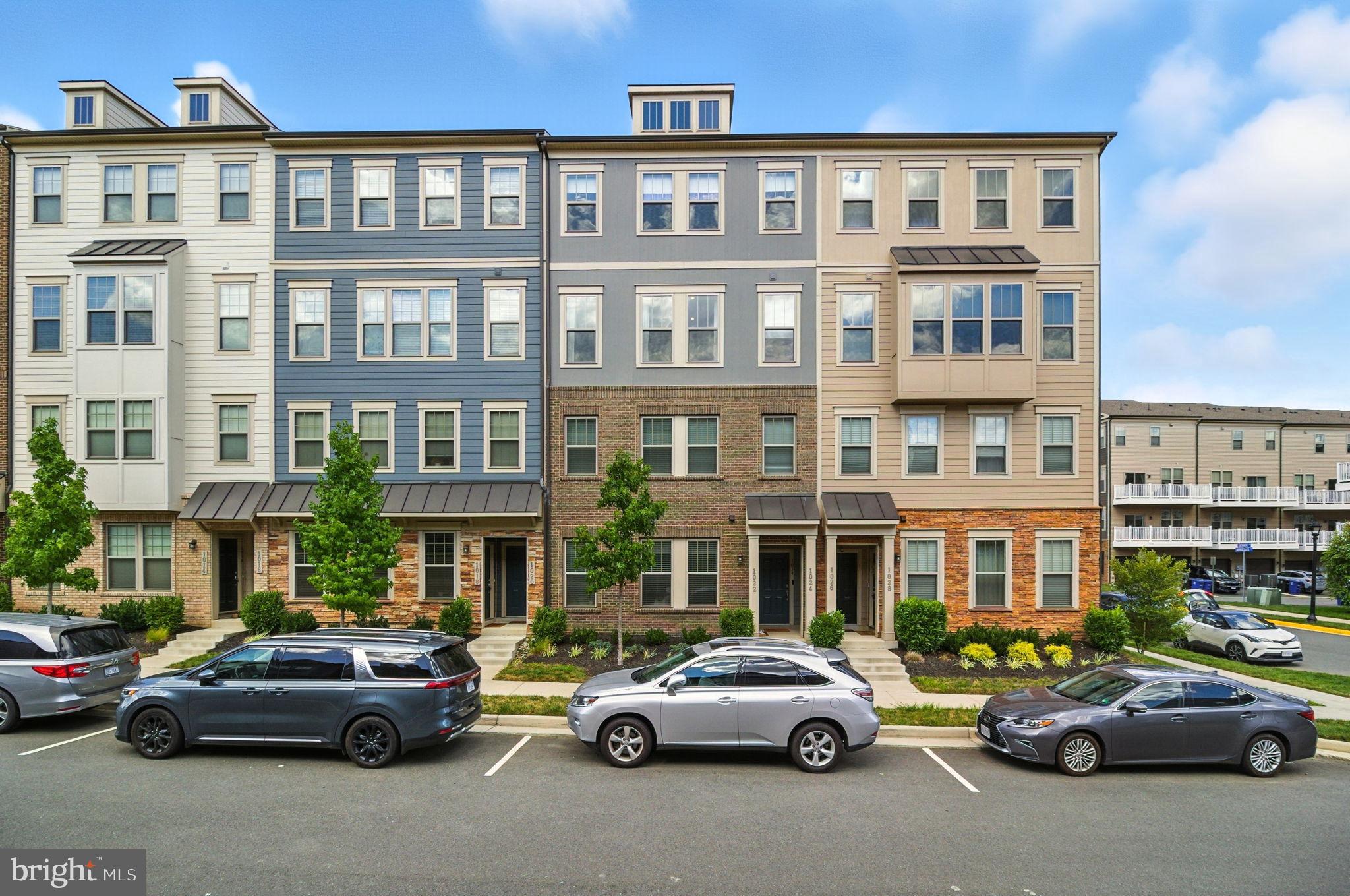 1024 MADEIRA TERRACE SE