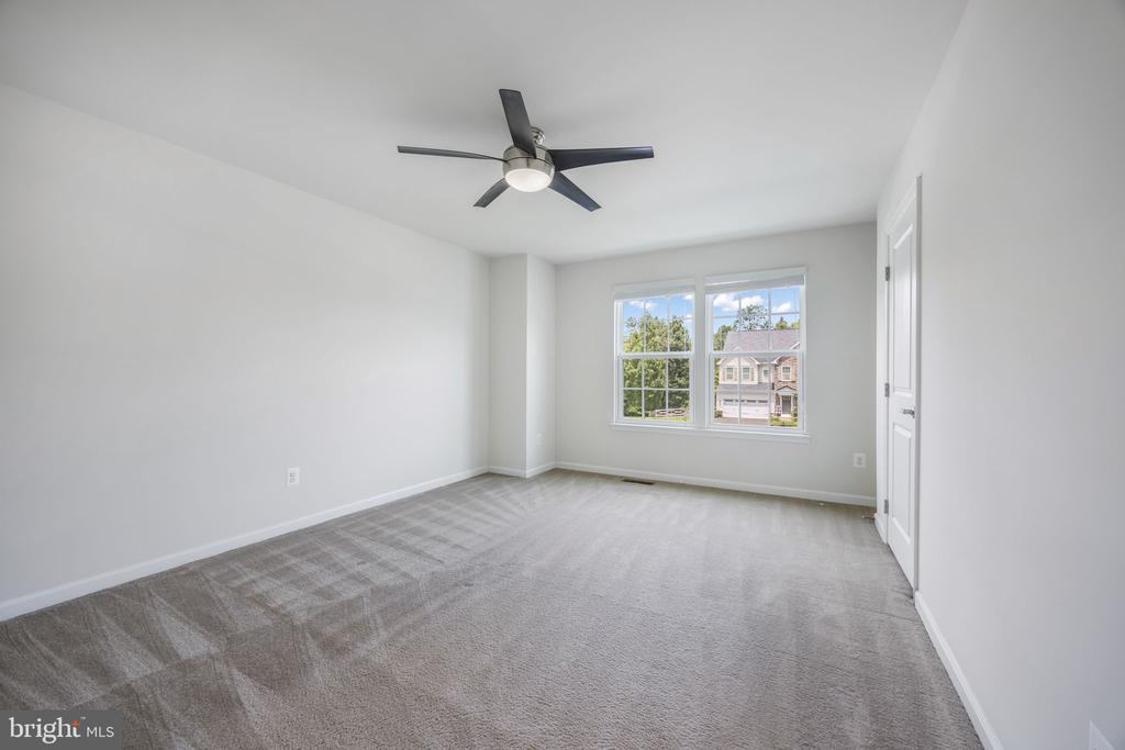41833 WALDEN KNOLL COURT
