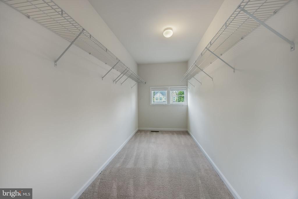 41833 WALDEN KNOLL COURT