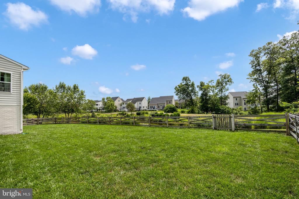 41833 WALDEN KNOLL COURT