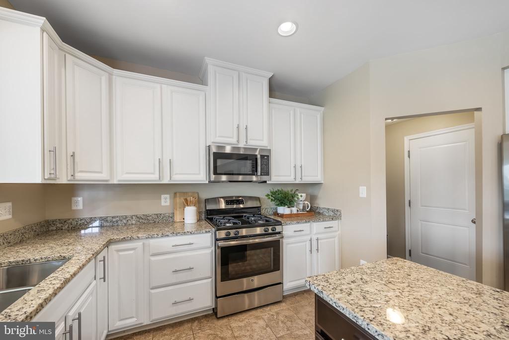 41833 WALDEN KNOLL COURT