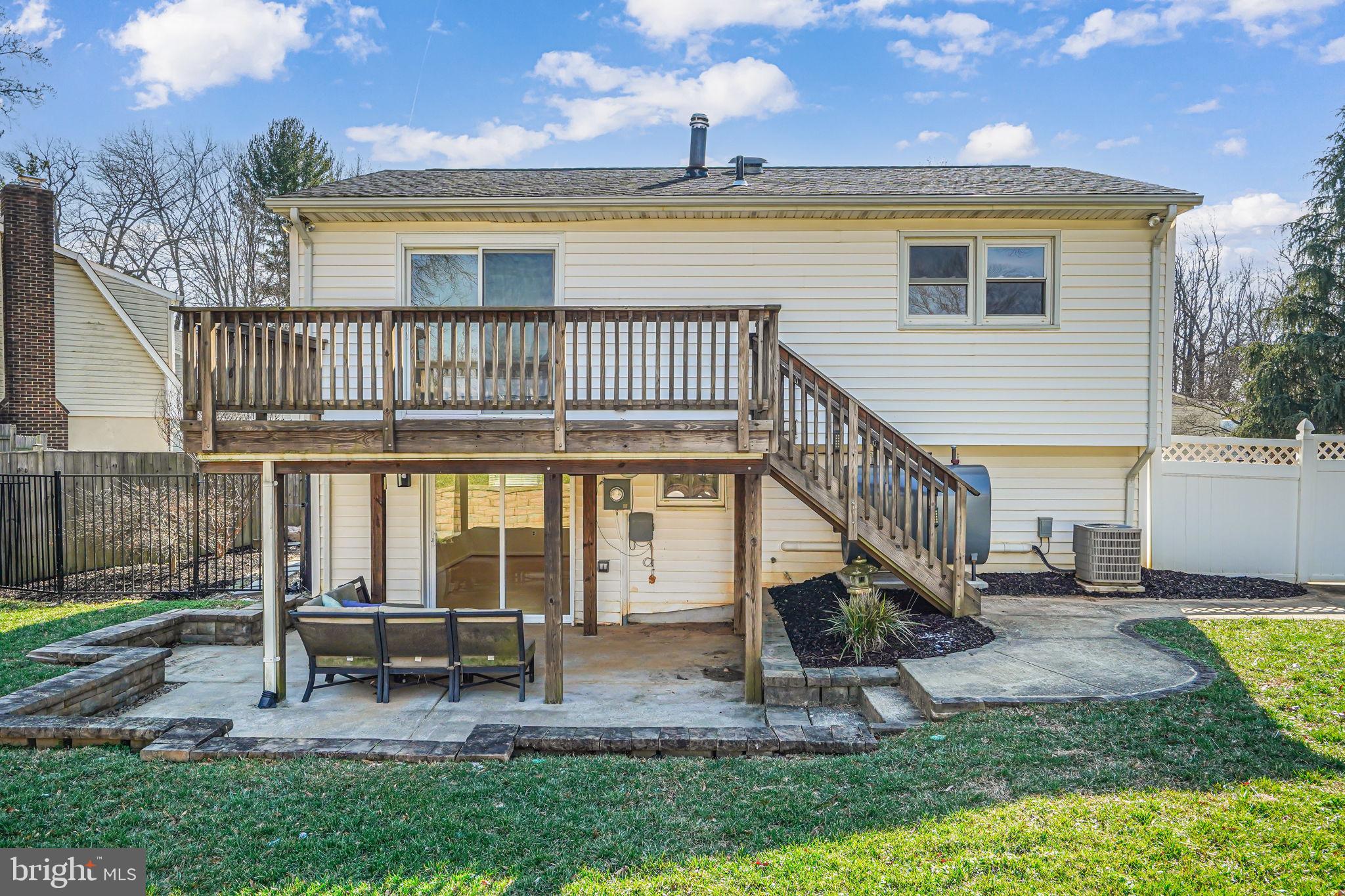 5122 Leesburg Ct