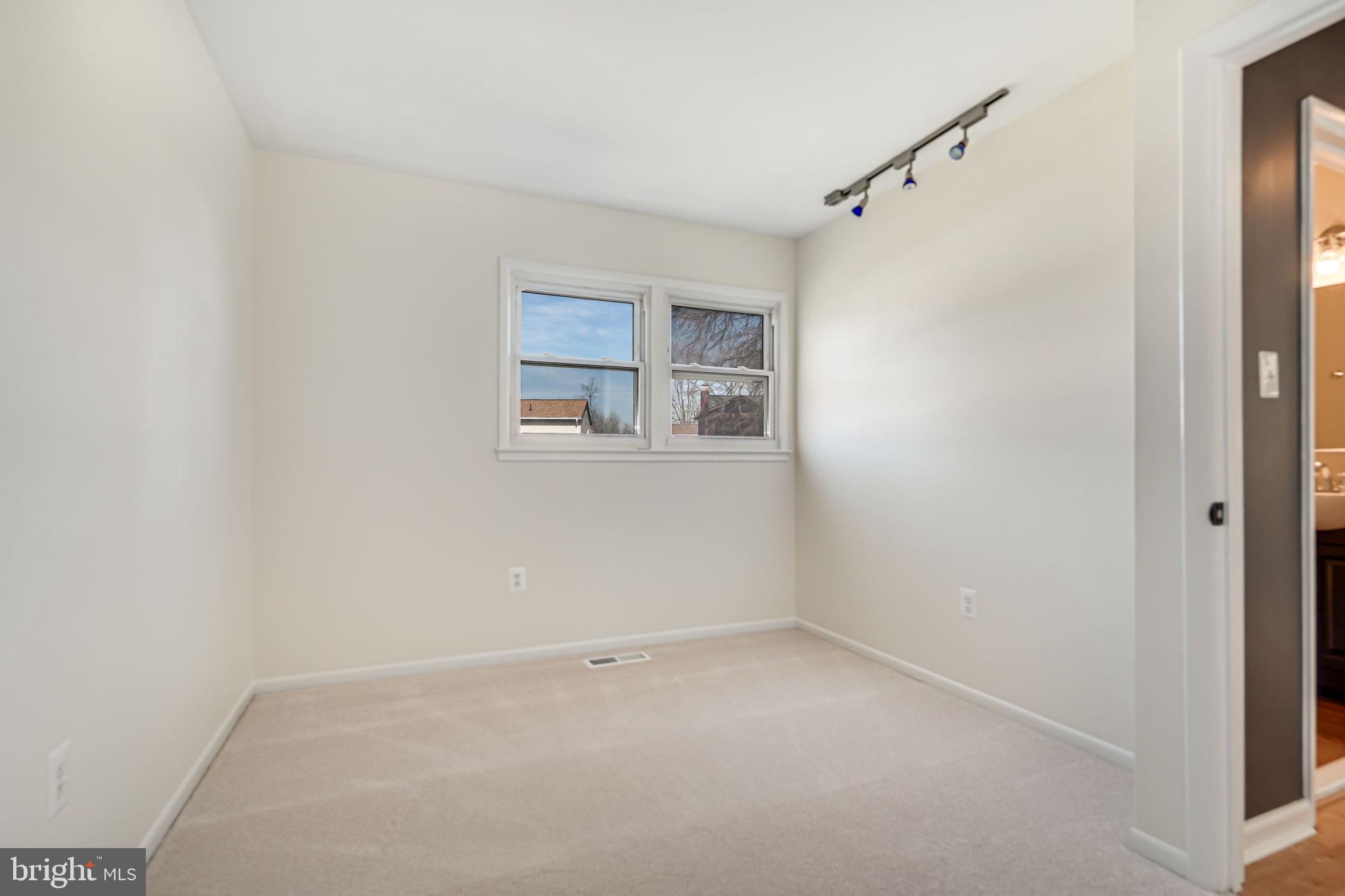 5122 Leesburg Ct