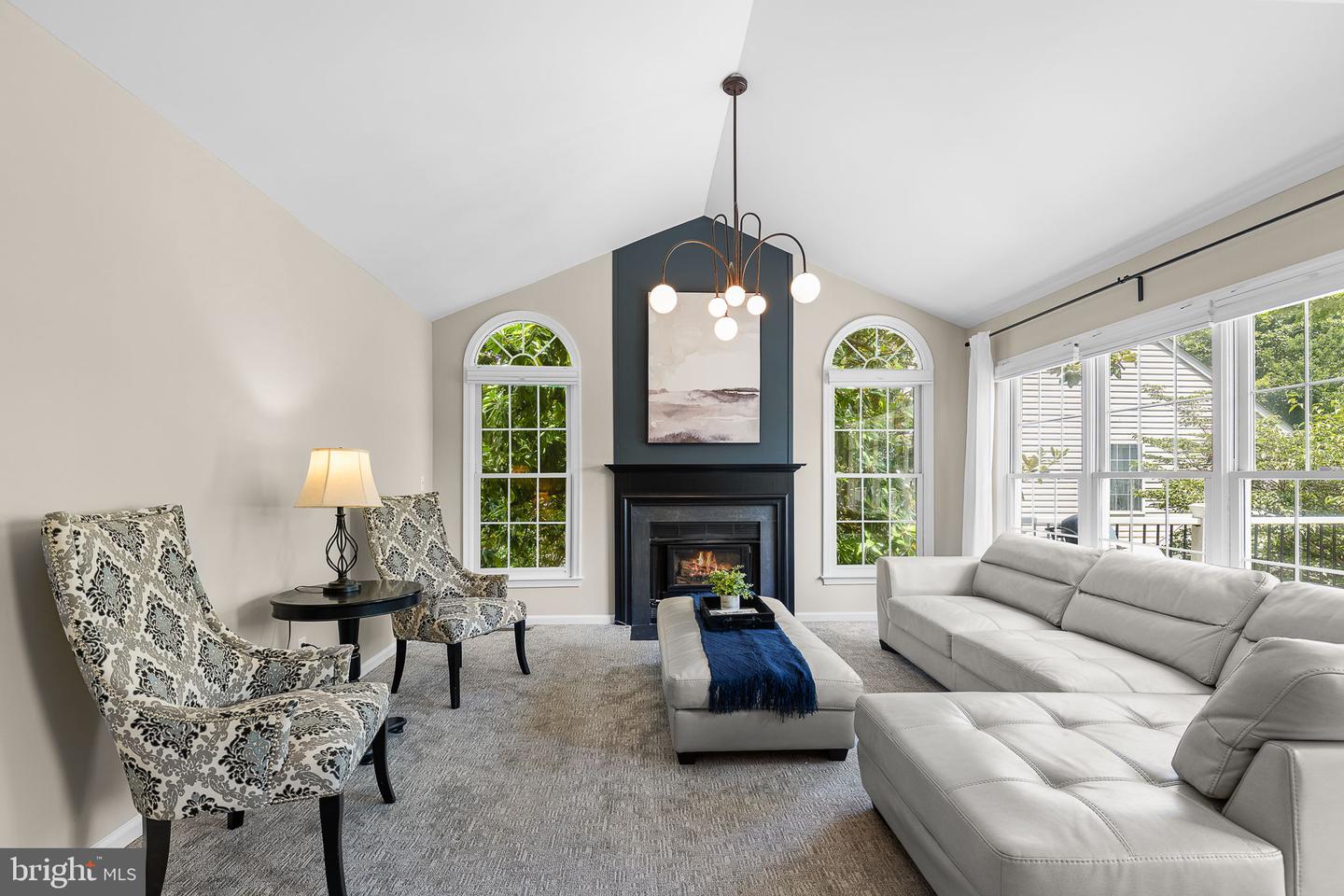 33 Westbrook Ln