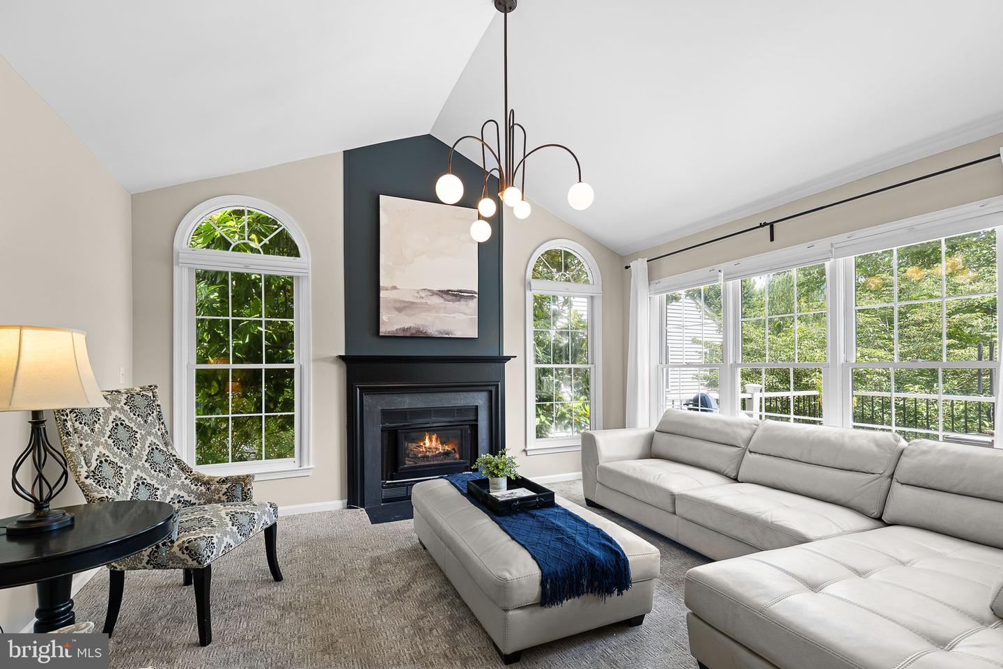 33 Westbrook Ln