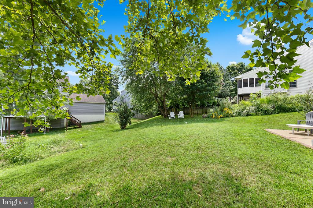 33 Westbrook Ln