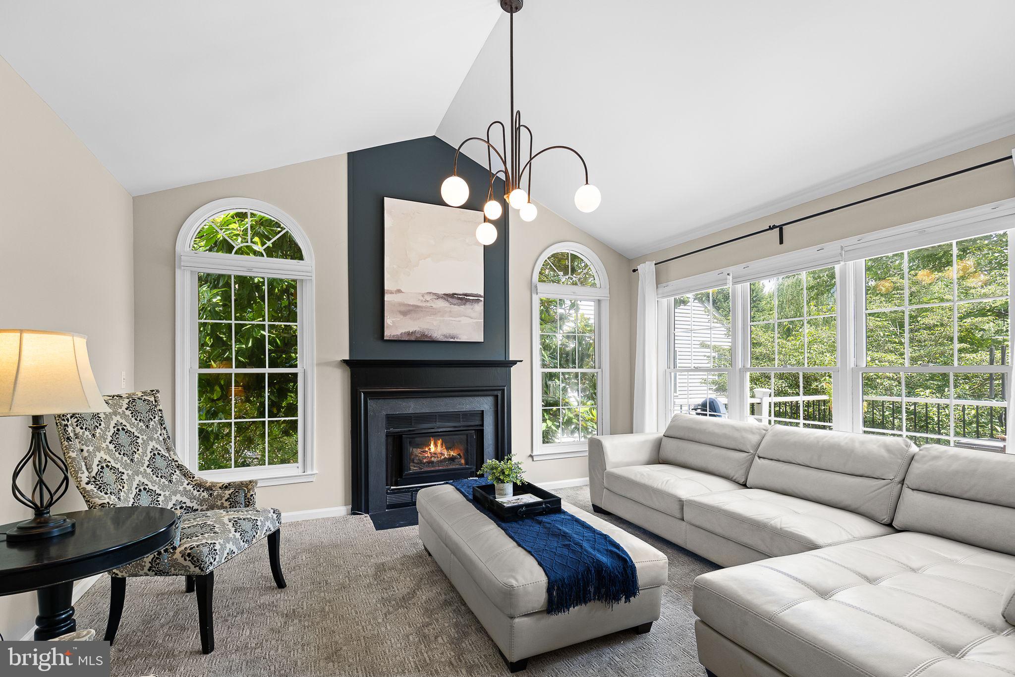 33 Westbrook Ln