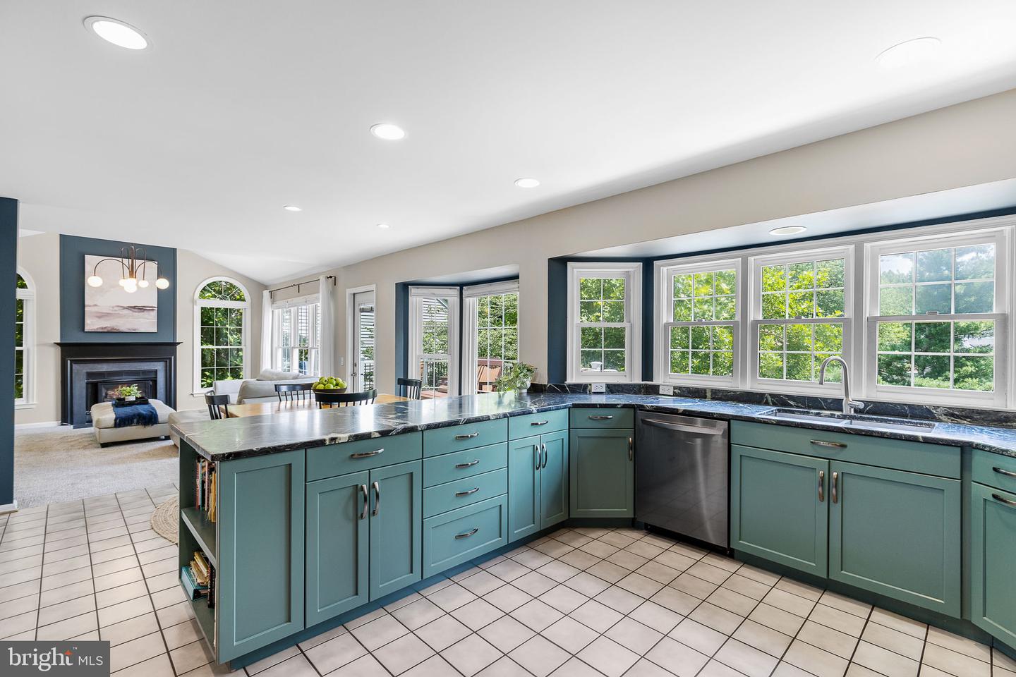 33 Westbrook Ln