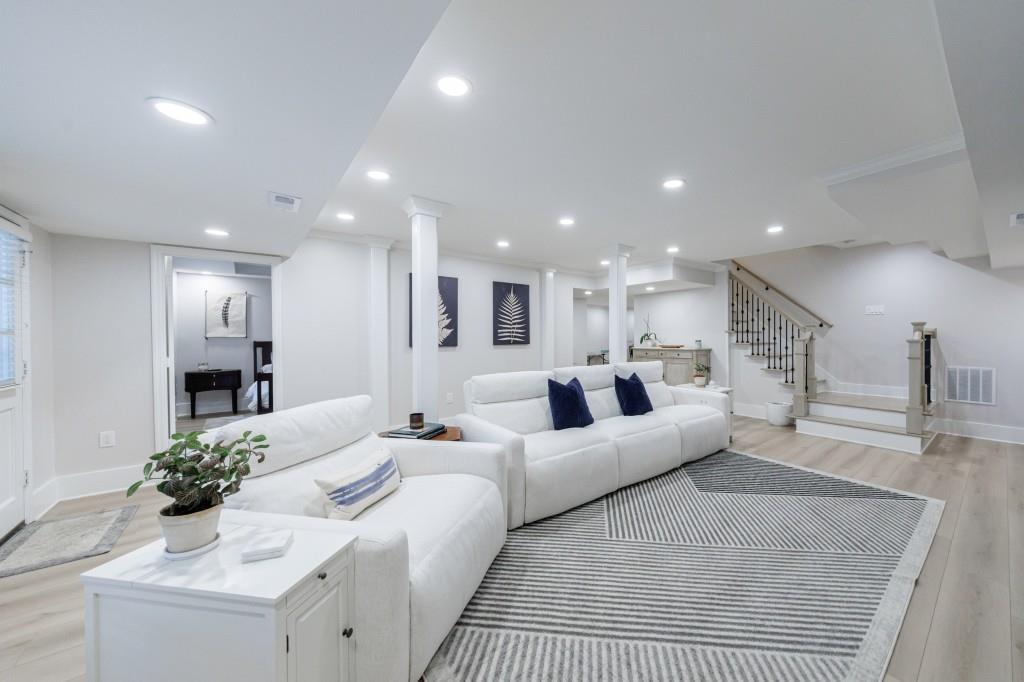 923 Lenox Hill Court NE